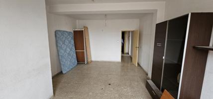 Espacioso piso para reformar en Granada photo 0
