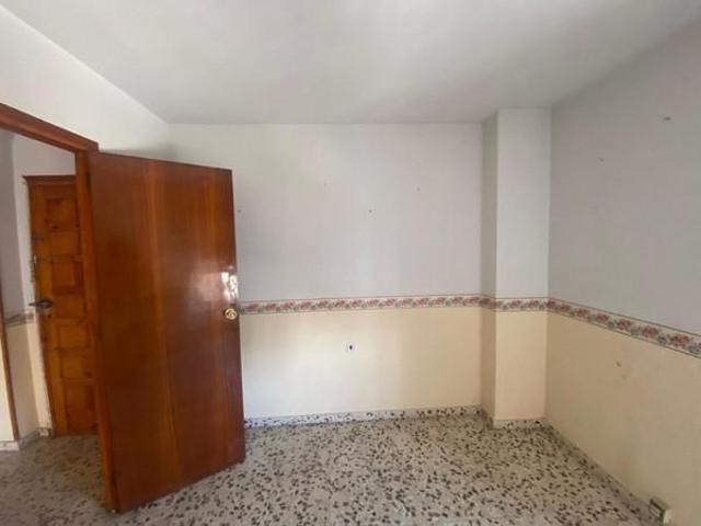 Piso de 4 dormitorios en Baza photo 0