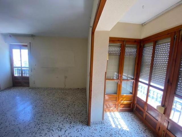 Piso de 4 dormitorios en Baza photo 0