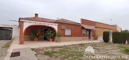 Vivienda con negocio y terreno incluido. photo 0