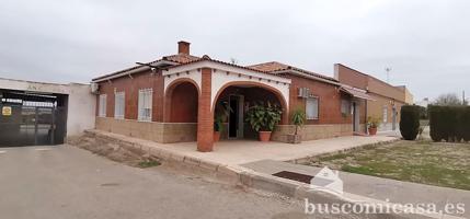 Vivienda con negocio y terreno incluido. photo 0