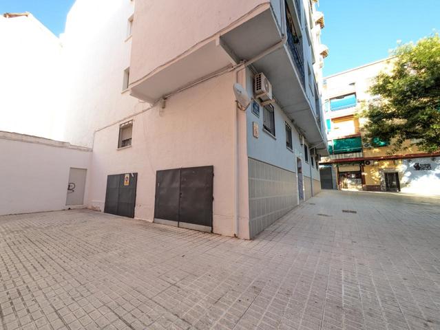 Garaje cerrado en Calle Manuel Lozano Garrido photo 0