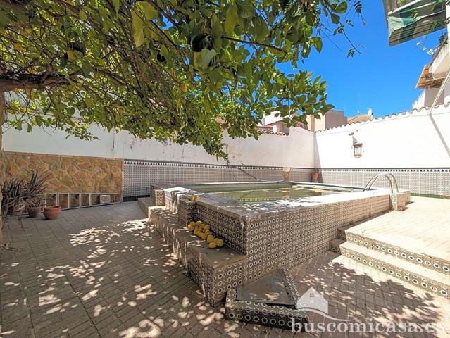 Gran casa con piscina en Calle Miguel Cobo. photo 0