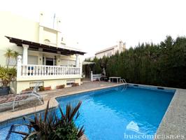 Impresionante casa con piscina. photo 0