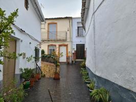 Casa tradicional de pueblo con 5 dormitorios, muy bien conservada en calle emblemática de Peal de Becerro photo 0