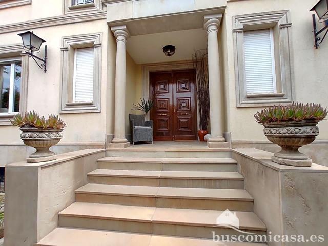 Impresionante Chalet aislado en extraordinaria zona residencial urbana próxima al centro de Linares. photo 0