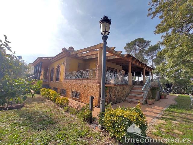 Amplia vivienda, muy bien conservada, Urb. La cruz, Linares. photo 0