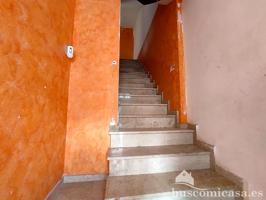 Vivienda para actualizar, con local en planta baja, Linares. photo 0