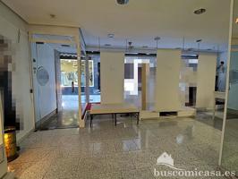 Casa céntrica de 2 plantas con local comercial en planta baja photo 0