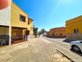 Casa adosada reformada en Guarromán de 3 dormitorios con patio y porche de entrada. photo 0