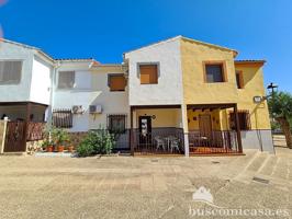 Casa adosada reformada en Guarromán de 3 dormitorios con patio y porche de entrada. photo 0