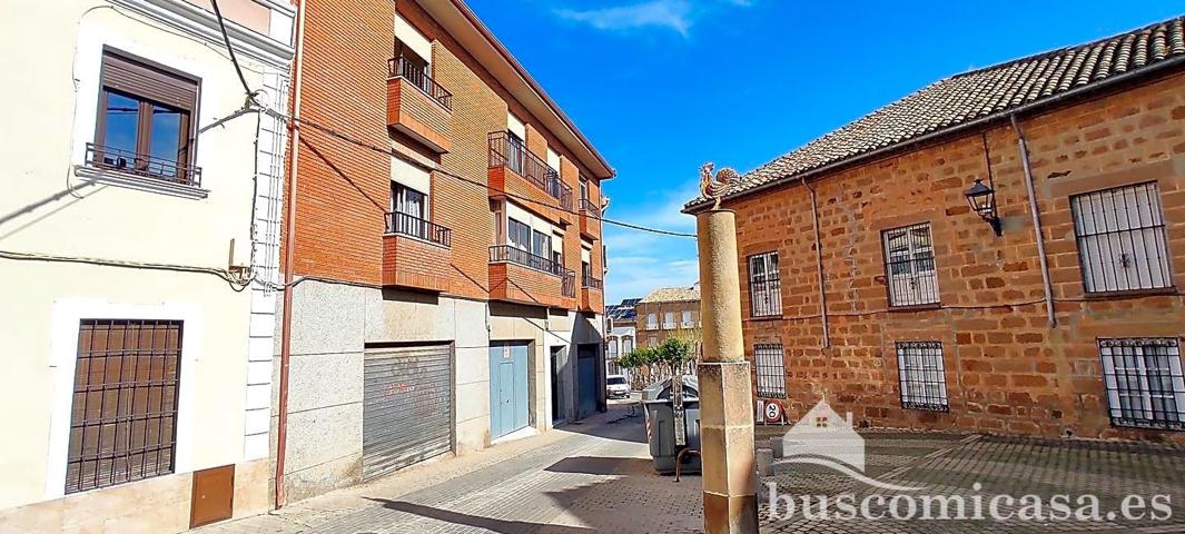 Impresionante casa con amplio garaje en el corazón de Linares photo 0