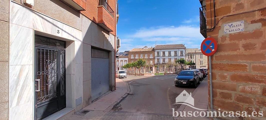 Impresionante casa con amplio garaje en el corazón de Linares photo 0