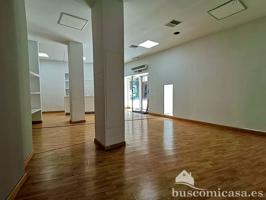 Vivienda en 1ª planta y local comercial photo 0