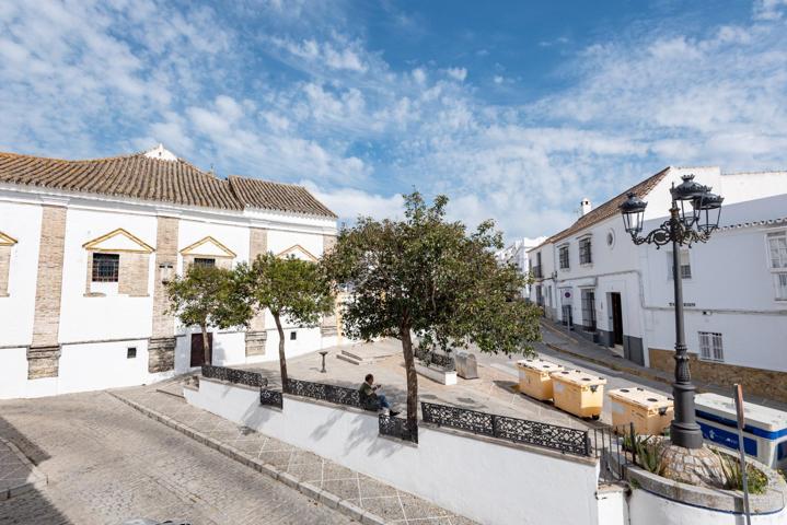 Casa independiente para reformar en el casco antiguo de medina sidonia photo 0