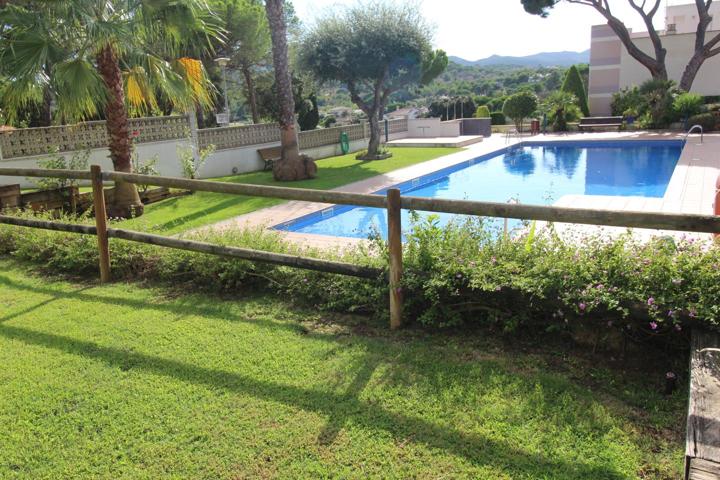 CASA APAREADA CON GRAN JARDIN PRIVADO photo 0