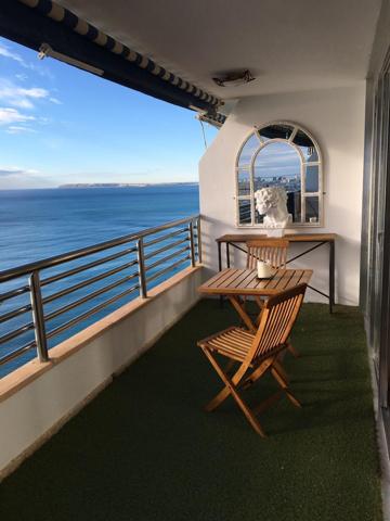 Vivienda con estupendas vistas al mar, primera línea de playa. photo 0