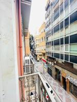 Amplia vivienda en la zona del Centro de Alicante en venta. photo 0