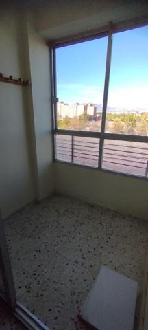 Oportunidad de vivienda! Amplio piso en la zona de Benisaudet. photo 0