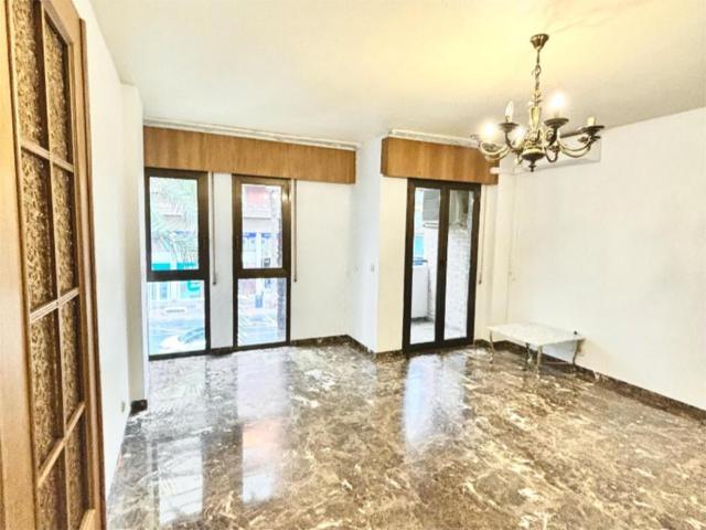 Oportunidad de vivienda en la zona del Mercado. photo 0