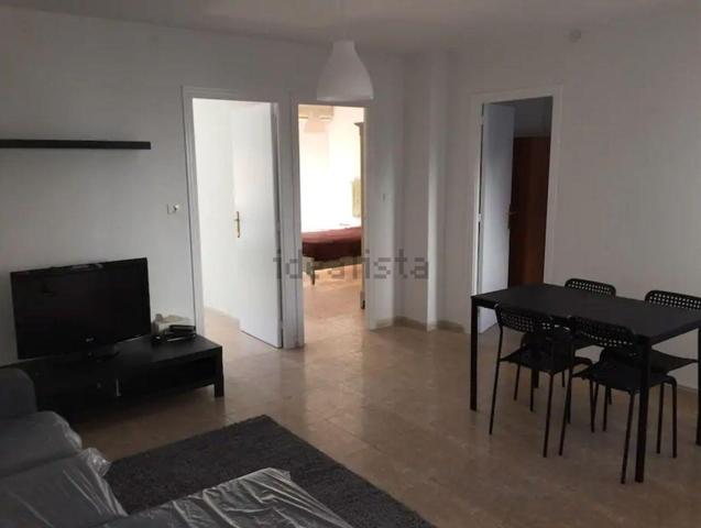 Excelente vivienda en la zona del Mercado, a un paso de la Escuela Oficial de Idiomas. photo 0