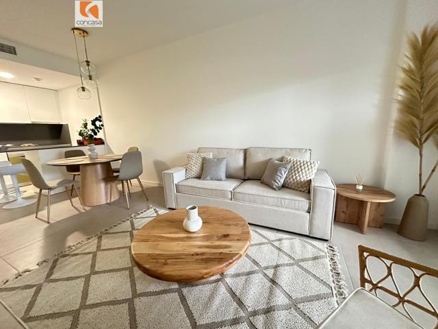 Apartamento de 2 dormitorios con jardín en Estepona photo 0
