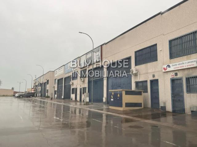 Industrial En venta en El Viso De San Juan photo 0