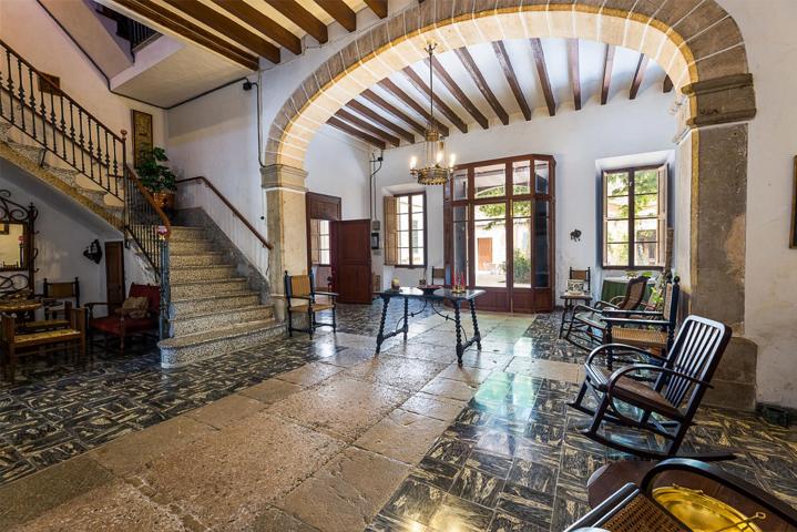 BINISSALEM: Casa Señorial del Siglo XVII en Venta - Centro Histórico photo 0