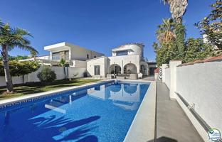 FALCONERA Espléndida casa con piscina y amarre de 12,5 X 3 m en los canales de Empuriabrava photo 0