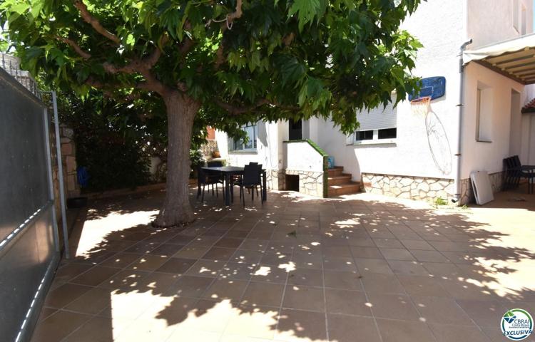PUIGMAL Casa de cuatro dormitorios con jardín y piscina photo 0
