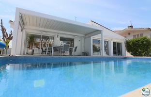 REQUESENS Villa con licencia turística, piscina privada y 4 dormitorios en planta baja photo 0