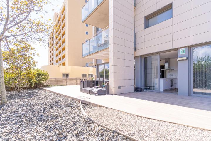 CLOT DELS FRANQUETS Exclusiva planta baja de 3 dormitorios con 224 m2 de terraza y jardín a 200m de la playa photo 0