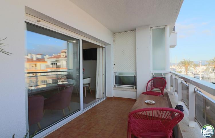 CLUB NÀUTIC Apartamento de 2 dormitorios con terraza de 10m2 y vistas al canal en el puerto principal de Empuriabrava photo 0