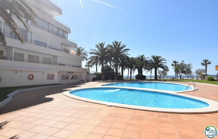 SANTA MARGARIDA Estudio-cabina en primera línea de mar con piscinas comunitarias photo 0