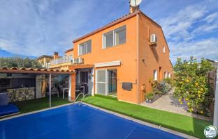 SANT PERE PESCADOR Casa Residencial con piscina privada en Urbanización La Capella photo 0