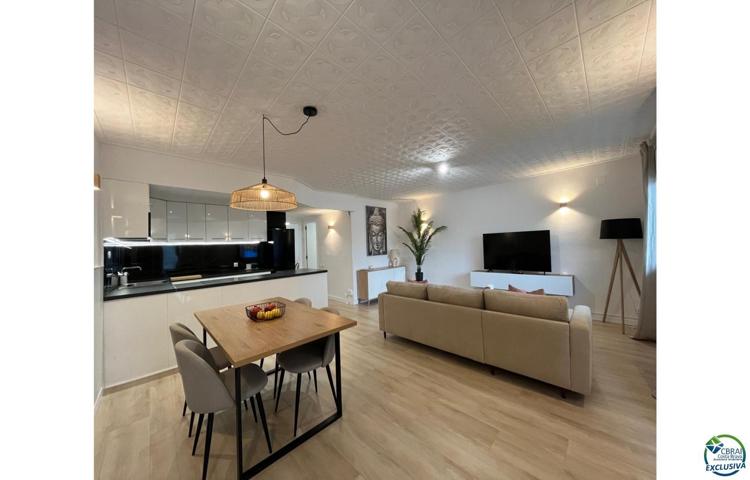 POBLAT TÍPIC Apartamento de 2 habitaciones totalmente reformado en pleno centro de Empuriabrava photo 0