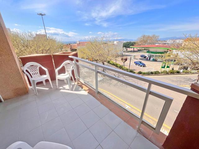 PORT ROSES Acogedor apartamento de dos dormitorios con terraza de 7m², situado a tan solo 75 metros del mar photo 0