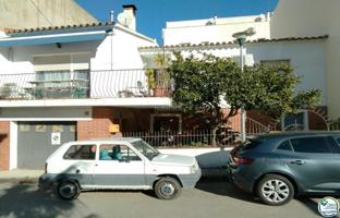 COLOMER Bonita casa con mucho potencial en zona residencial de la Vila de Llançà. photo 0