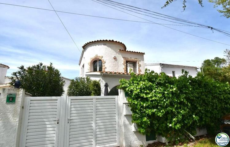 LLOBREGAT Magnífica casa de dos dormitorios llena de encanto photo 0