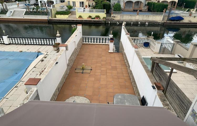 LLOBREGAT Casa de pescadores con amarre y garaje cerrado en Empuriabrava photo 0