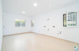 SALATÀ Apartamento reformado en Roses, a solo 30 metros de la playa photo 0