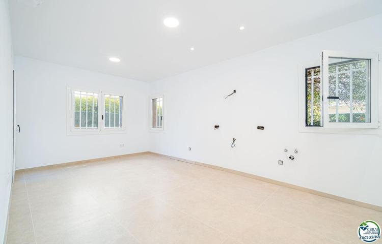 SALATÀ Apartamento reformado en Roses, a solo 30 metros de la playa photo 0