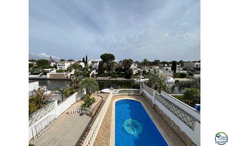 NOGUERA Casa al canal orientación sud-este , terreno de 542m2, piscina y amarre de 12m photo 0