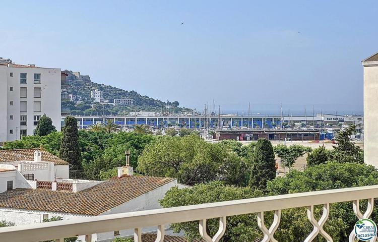 ROSES CENTRE Apartamento con vistas al mar, con terraza y dependencia acondicionada photo 0