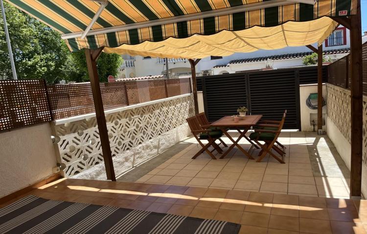 EBRE Encantadora casa adosada con terraza en Empuriabrava photo 0