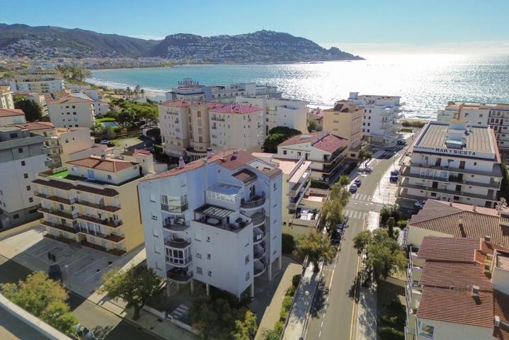 SALATÀ Ático estilo dúplex con vistas preciosas a 150m de la playa photo 0