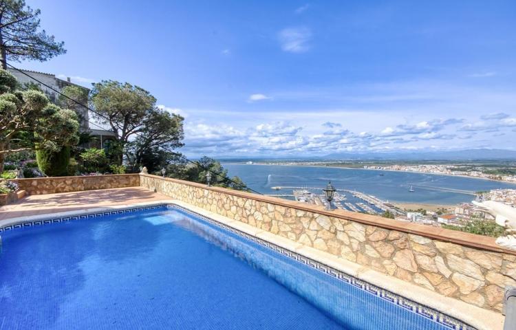 PUIG ROM Villa mediterránea con alma, vistas impresionantes y oportunidad única de inversión en Roses photo 0