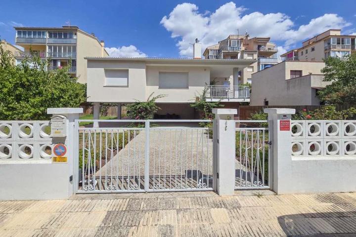 SANTA MARGARIDA Moderno chalet de 299m2 edificado en una parcela de 497 m2 cerca de la playa photo 0