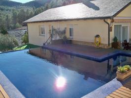 Bonita casa con piscina y jardín en Corbera de LLobregat photo 0