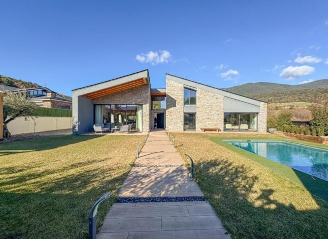 Chalet en la Seu d'Urgell - Zona Aravell photo 0